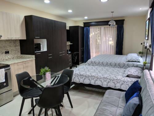 Hotel Suites Merlyn Airport