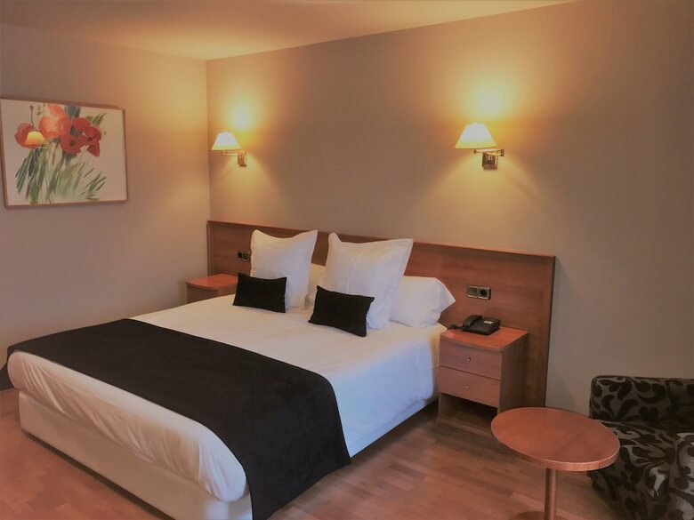 Hotel Aj Niunit