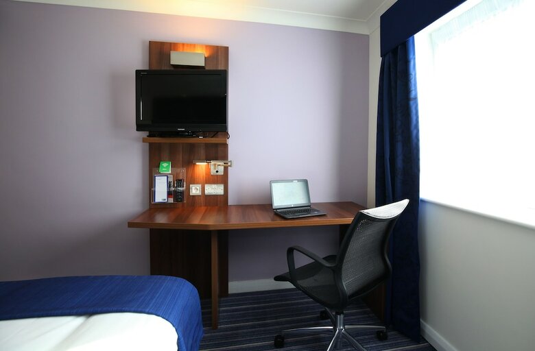 Hotel Express By Holiday Inn Leeds-east