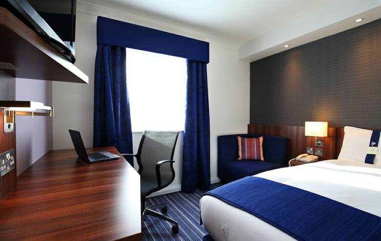 Hotel Express By Holiday Inn Leeds-east