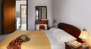 Hotel Lily Ann Beach