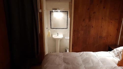 Hostal Habitaciones El Alamo