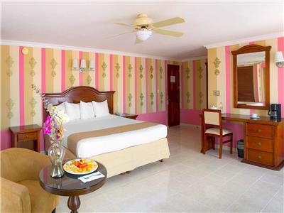 Hotel Plaza Colonial
