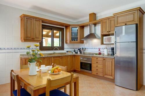 Cala Mondrago Villa Sleeps 6 Pool Air Con Wifi