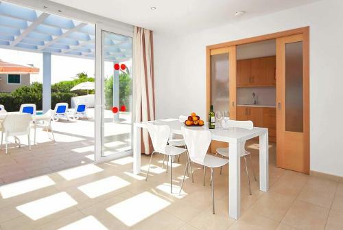 Cala En Bosch Villa Sleeps 8 Air Con Wifi
