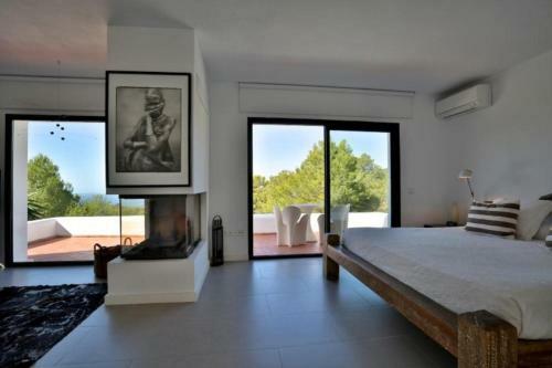 Cala Tarida Villa Sleeps 8 Pool Wifi