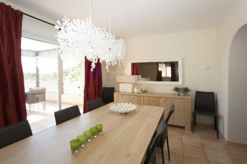 Altea Villa Sleeps 8 Pool Wifi