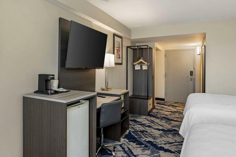 Days Hotel Conference Center East Brunswick