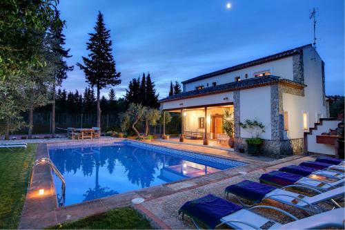 Arriate Villa Sleeps 8