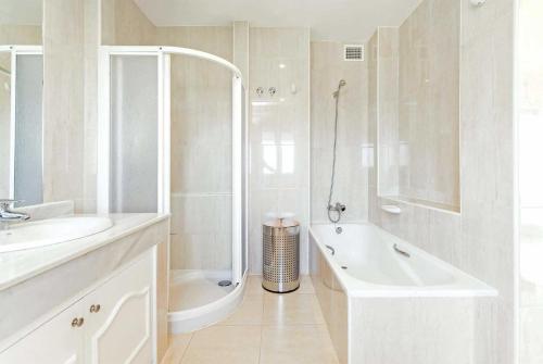 Atamaria Apartment Sleeps 6 Air Con