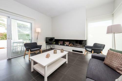 Villa White Pearl Binibeca - Lujo Moderno En Binibeca Para 9 Pax