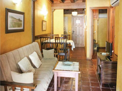 Two-bedroom Apartment In Cabezuela Del Valle