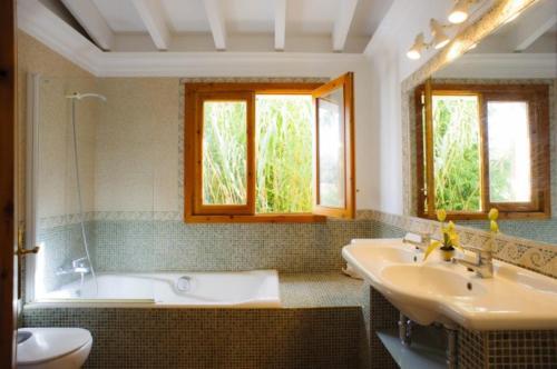 Cas Concos Villa Sleeps 10 Pool Air Con
