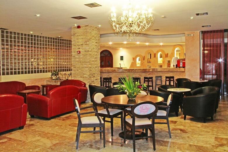 Hotel Roselands