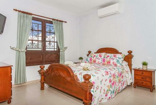 Costa Teguise Villa Sleeps 6 Air Con Wifi