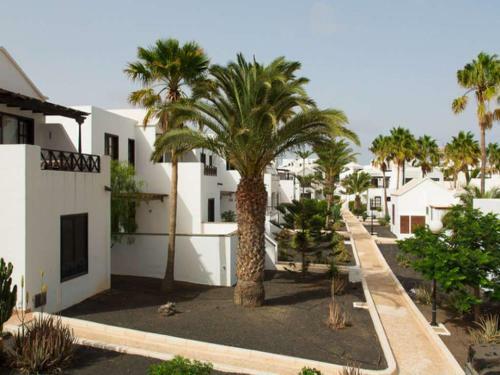 Costa Teguise Apartment Sleeps 2 Pool Wifi