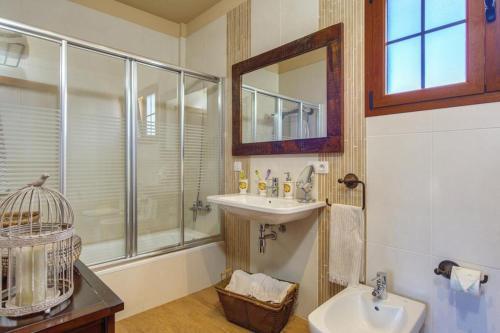 Costa Teguise Villa Sleeps 9 Pool Air Con Wifi