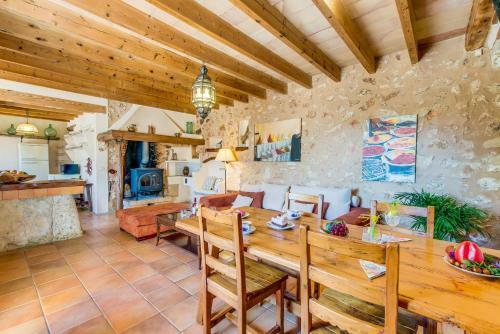 Costitx Villa Sleeps 8 Pool Air Con Wifi