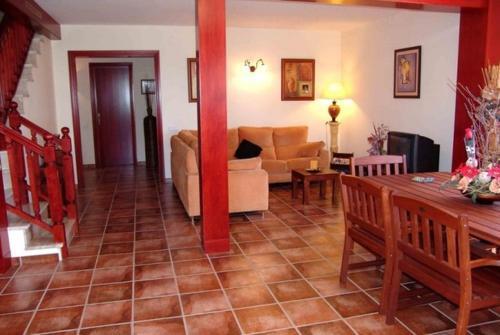Cubelles Villa Sleeps 10 Pool