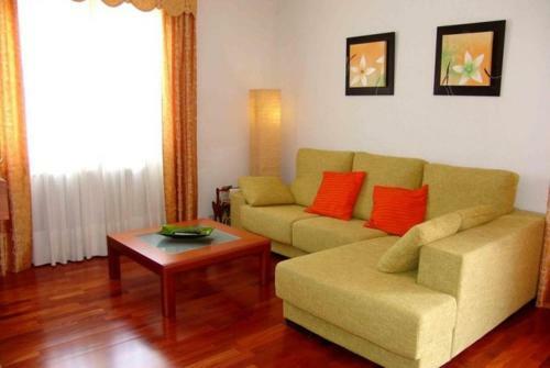 Cubelles Villa Sleeps 10 Pool