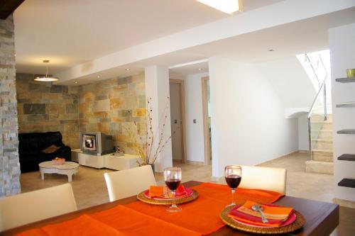 Torrecarrals Villa Sleeps 10 Pool Wifi