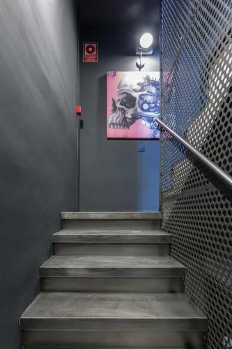 Airhostel Barcelona Airport 24h