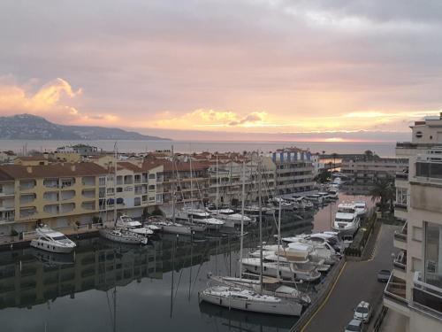 Apartamento �tico Club N�utico Ref. 239