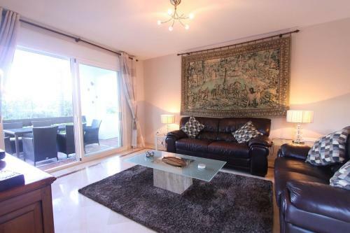 1126 Beachfront High Standard Apartment With Terrace