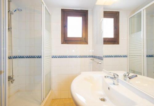 Urbanitzacio Montemar Villa Sleeps 8 Pool