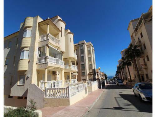 Three-bedroom Apartment In Guardamar Del Segura