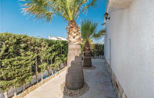 Three-bedroom Holiday Home In L'ametlla De Mar