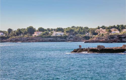 Three-bedroom Holiday Home In L'ametlla De Mar