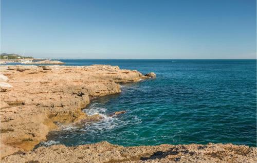 Three-bedroom Holiday Home In L'ametlla De Mar