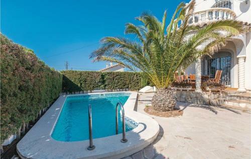 Three-bedroom Holiday Home In L'ametlla De Mar