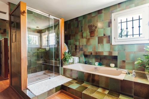 Orient - Excelent Villa In Marratx�