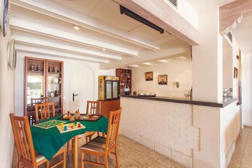 Orient - Excelent Villa In Marratx�