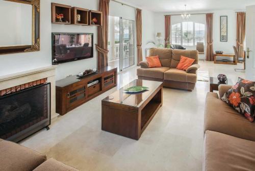 La Cala De Mijas Villa Sleeps 8 Air Con Wifi