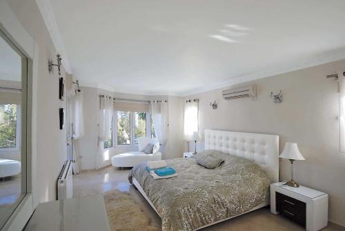 Riviera Del Sol Villa Sleeps 6 Air Con Wifi