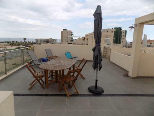 Top Floor Apartment By The Sea