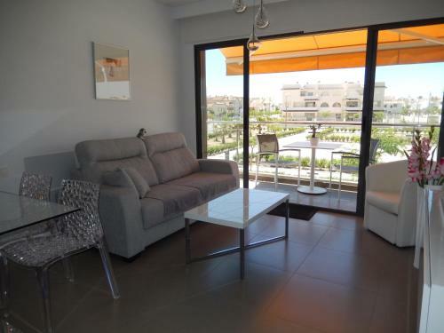 Top Floor Apartment By The Sea