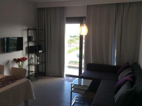Top Floor Apartment By The Sea