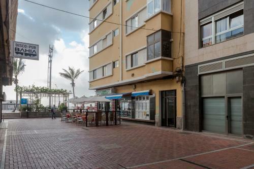Central Apartment Near Beach And Port