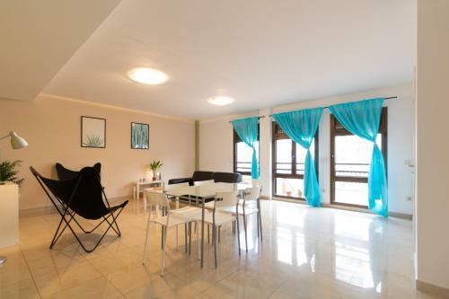 Hostal Huge Chalet To Share