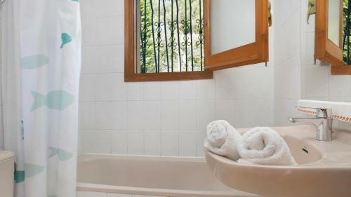 Lloret De Mar Villa Sleeps 9