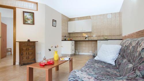 Lloret De Mar Villa Sleeps 9
