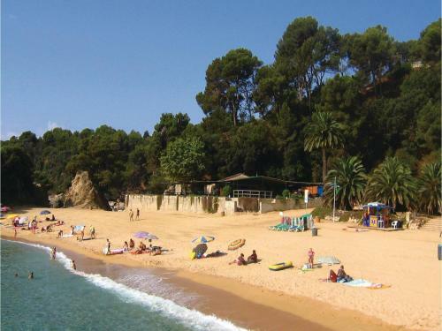 Four-bedroom Holiday Home In Lloret De Mar