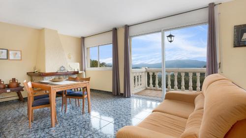 Lloret De Mar Villa Sleeps 13