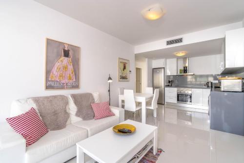 Los Altos Apartment Sleeps 6 Pool Wifi