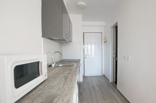 Apartment With Heated Pool In Los Cristianos