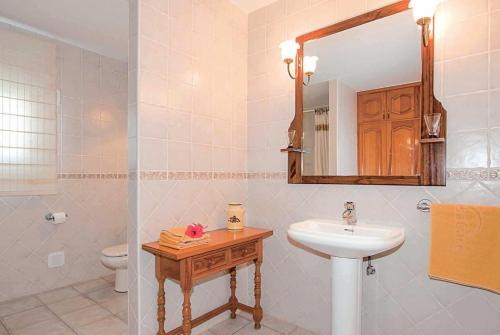 Macher Villa Sleeps 10 Wifi